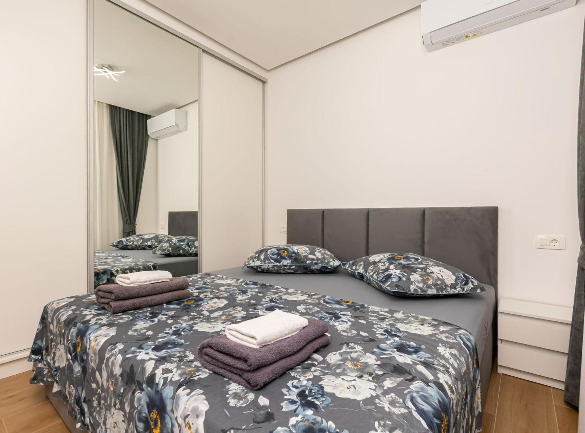 Apartments Hope Dugi Rat Bagian luar foto